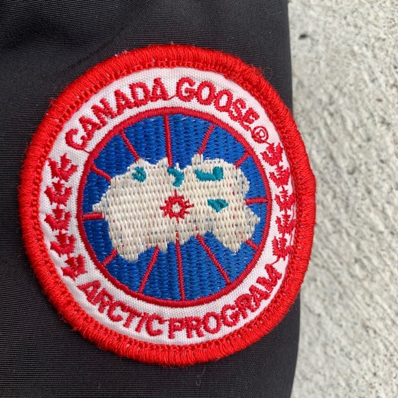 Canada Goose Womens Parka Size Small - Picture 4 of 16